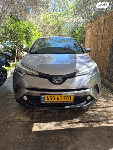 מודעת רכב טויוטה C-HR