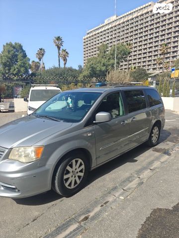 מודעת רכב קרייזלר גראנד וויאג'ר