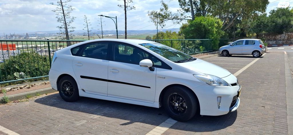 מודעת רכב טויוטה פריוס