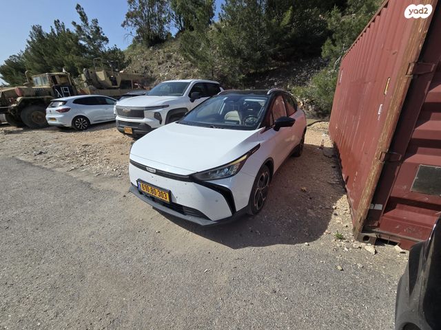 מודעת רכב ג׳ילי Geometry C