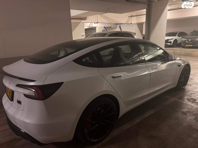 מודעת רכב טסלה מודל 3