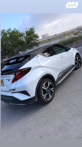 מודעת רכב טויוטה C-HR
