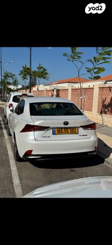מודעת רכב לקסוס IS
