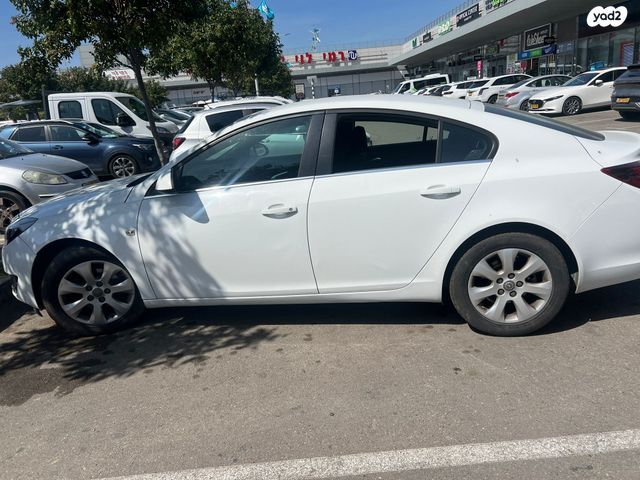 מודעת רכב אופל אינסיגניה