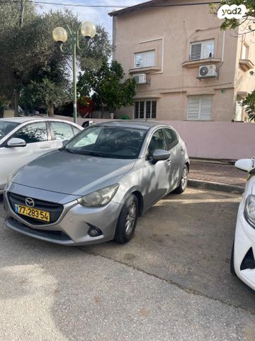 מודעת רכב מאזדה 2