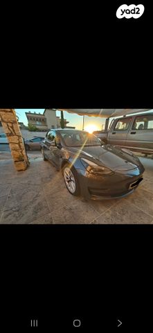 מודעת רכב טסלה מודל 3