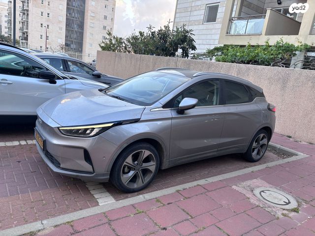 מודעת רכב ג׳ילי Geometry C