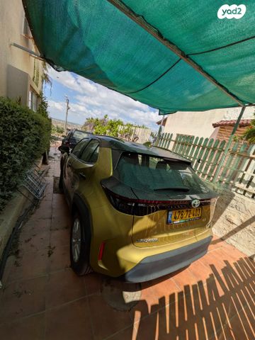 מודעת רכב טויוטה יאריס קרוס