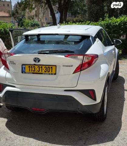 מודעת רכב טויוטה C-HR
