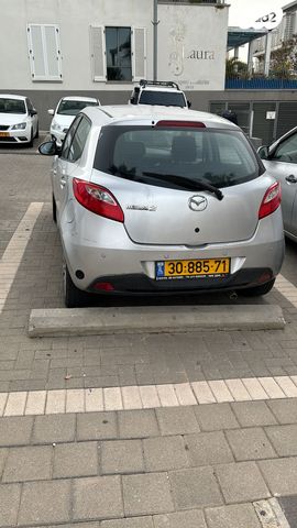 מודעת רכב מאזדה 2