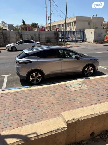 מודעת רכב ג׳ילי Geometry C