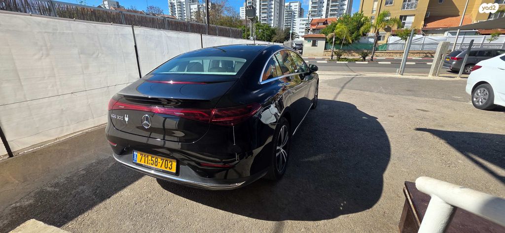 מודעת רכב מרצדס-בנץ EQE