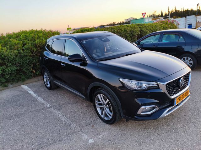 מודעת רכב אם ג'י EHS PHEV