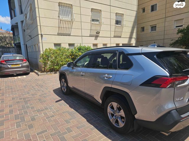 מודעת רכב טויוטה RAV4