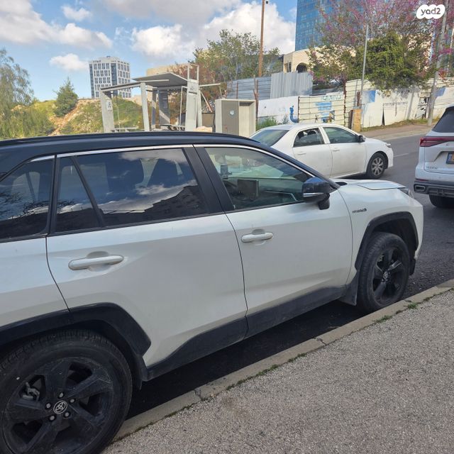 מודעת רכב טויוטה RAV4