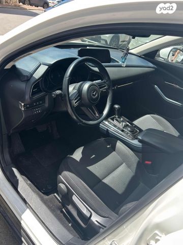 מודעת רכב מאזדה CX-30