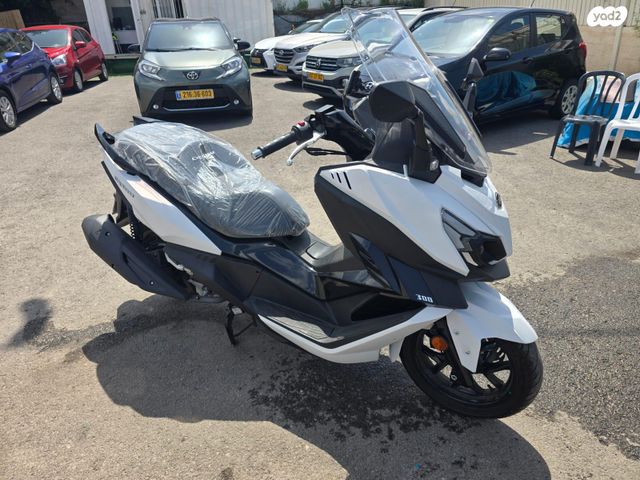 מודעת רכב סאן יאנג קרוזים 300