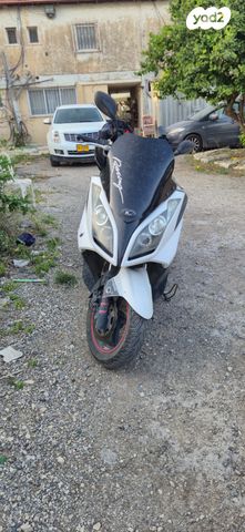 מודעת רכב קימקו דאון-טאון 300