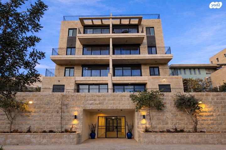 אברהם ניסן 12