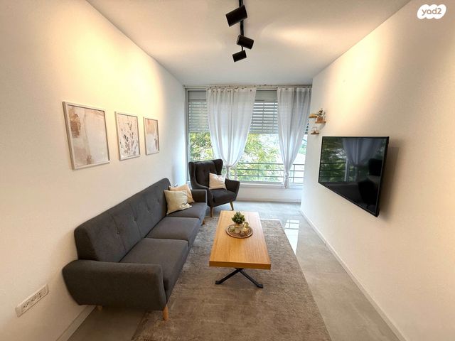 שדרות ירושלים 15