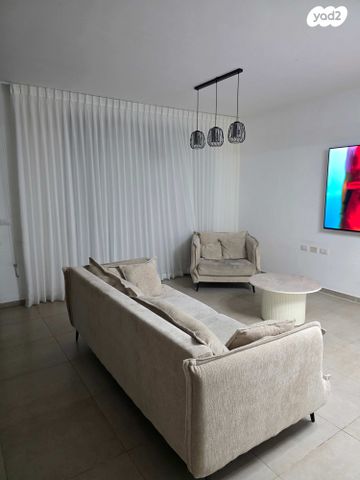 שרה אהרונסון 18