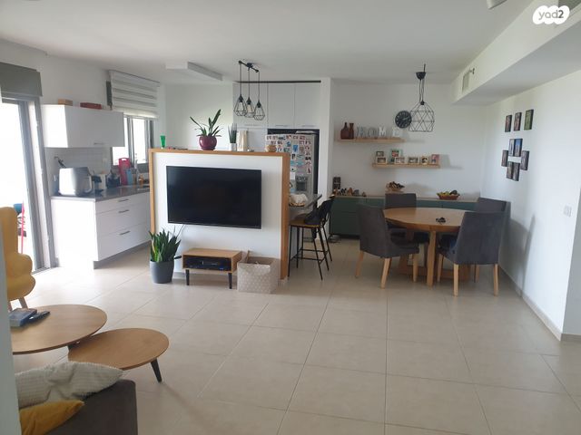 שושנה דמארי 3