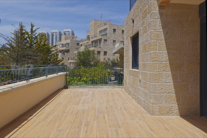 דירת גן למכירה בירושלים — 5