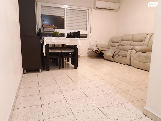 שמחה הולצברג 15