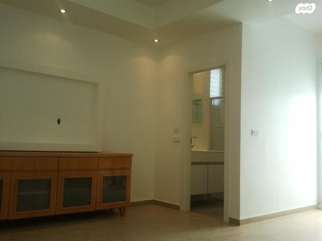 חלוצת הפרדסנות 14