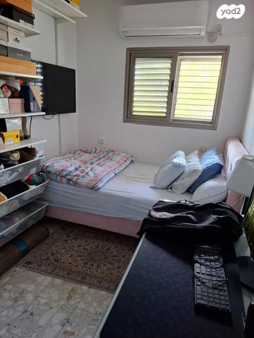 שדרות ג'יימס דה רוטשילד 18