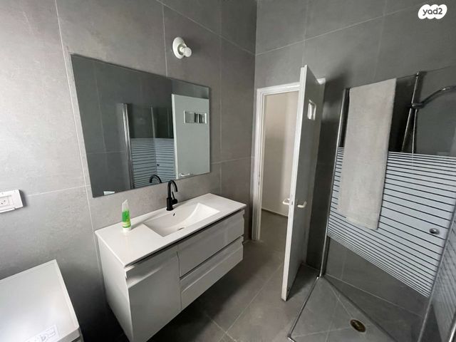 א.ד. גורדון 16