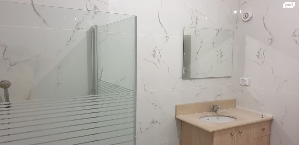 משה מונטיפיורי 6