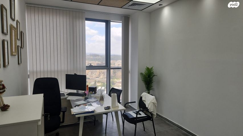 כנפי נשרים 68