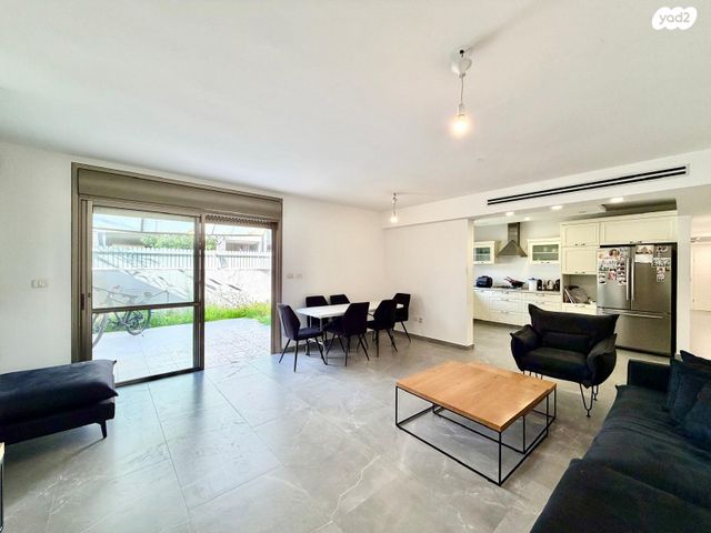 שדרות חיים וייצמן 50