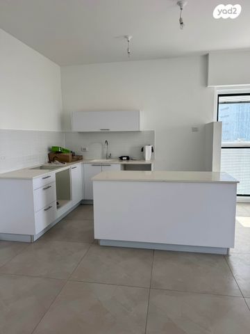 מודעת נכס, אריאל שרון, סיטי, גבעתיים