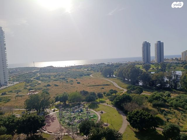 שדרות האגמים 11