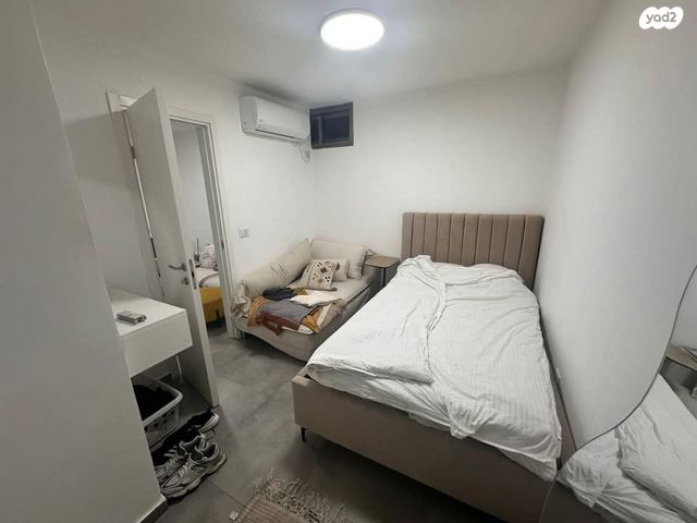 המשוררת זלדה 10