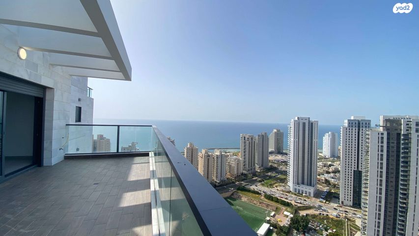 גג/ פנטהאוז, נוף הטיילת, נתניה