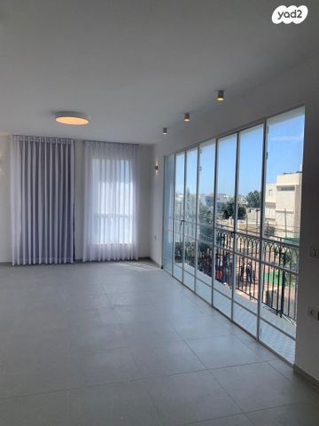 מודעת נכס, עג'מי, גבעת העליה, תל אביב יפו