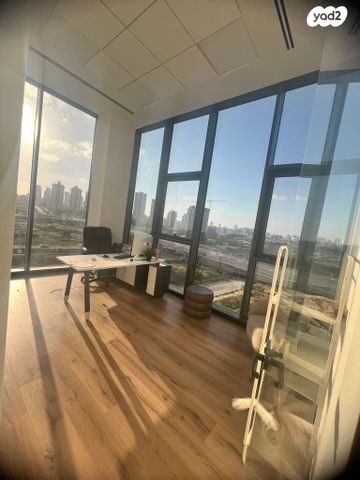 שדרות טום לנטוס 