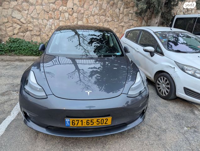 מודעת רכב טסלה מודל 3