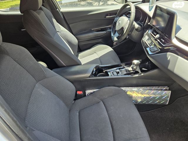מודעת רכב טויוטה C-HR