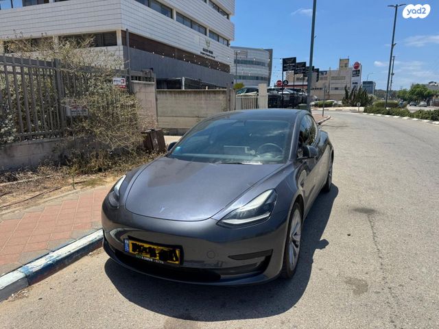 מודעת רכב טסלה מודל 3