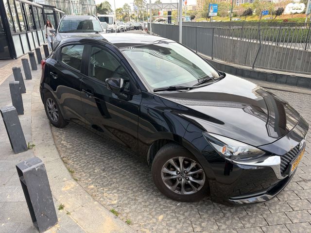 מודעת רכב מאזדה 2