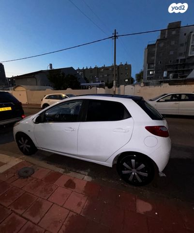 מודעת רכב מאזדה 2