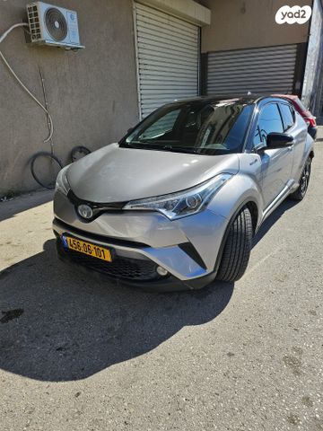 מודעת רכב טויוטה C-HR