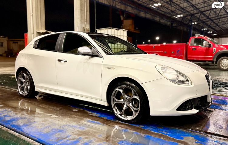 מודעת רכב אלפא רומיאו ג'ולייטה