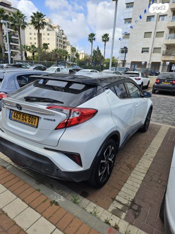 מודעת רכב טויוטה C-HR