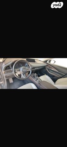 מודעת רכב מאזדה CX-30