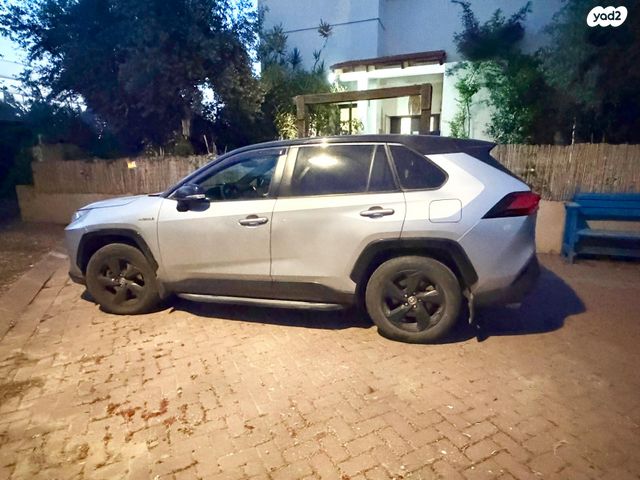 מודעת רכב טויוטה RAV4